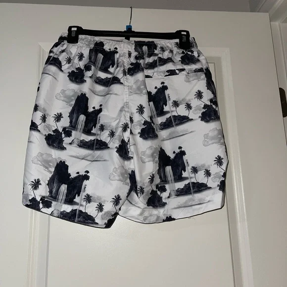 H&M waterfall swim shorts 🌊 - Picture 3 of 4